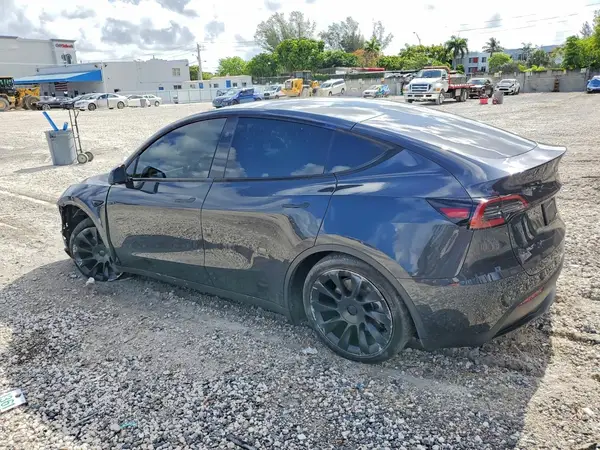 7SAYGDED8RF043858 2024 TESLA MODEL Y - Image 2