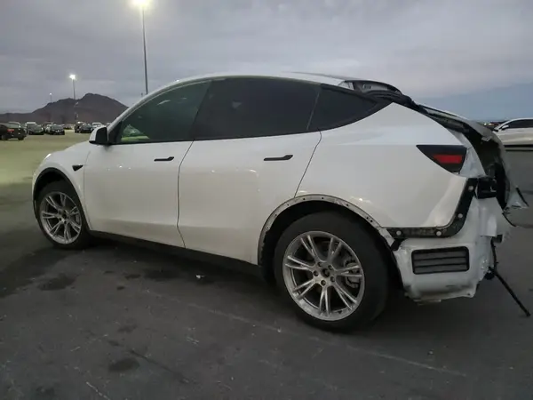 7SAYGDED8RF044718 2024 TESLA MODEL Y - Image 2