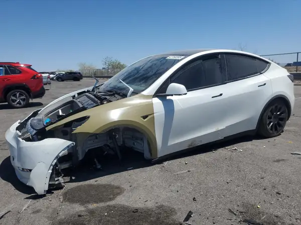 7SAYGDED8RF057257 2024 TESLA MODEL Y - Image 1