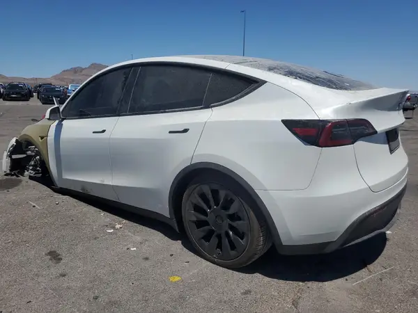 7SAYGDED8RF057257 2024 TESLA MODEL Y - Image 2