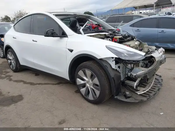 7SAYGDED8RF084555 2024 TESLA MODEL Y - Image 1