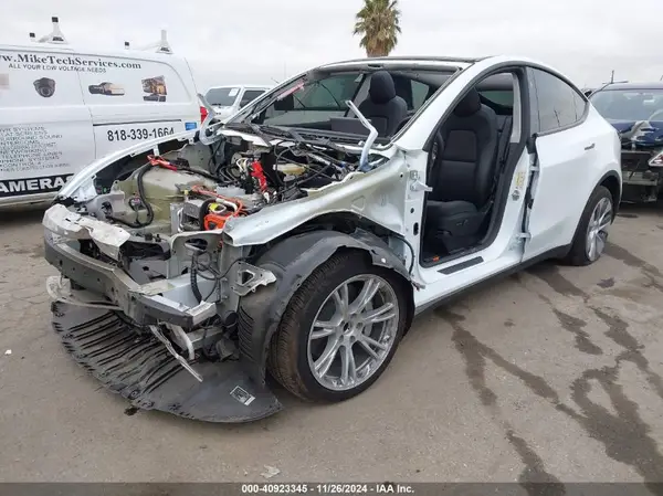 7SAYGDED8RF084555 2024 TESLA MODEL Y - Image 2