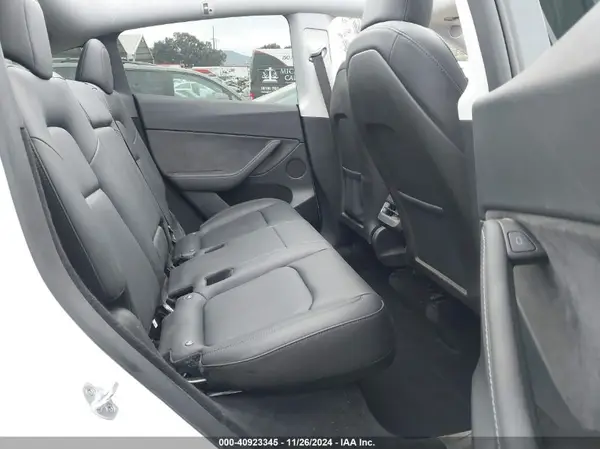 7SAYGDED8RF084555 2024 TESLA MODEL Y - Image 8