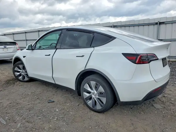 7SAYGDED8RF086824 2024 TESLA MODEL Y - Image 2