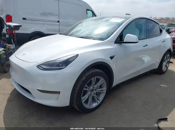 7SAYGDED8RF093675 2024 TESLA MODEL Y - Image 2