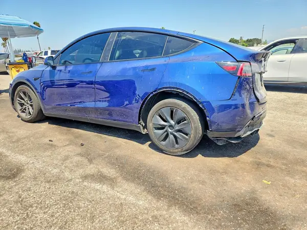 7SAYGDED8RF094518 2024 TESLA MODEL Y - Image 2