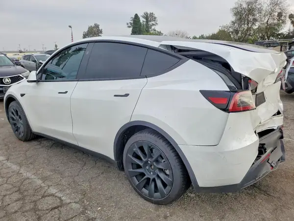 7SAYGDED8RF094681 2024 TESLA MODEL Y - Image 2