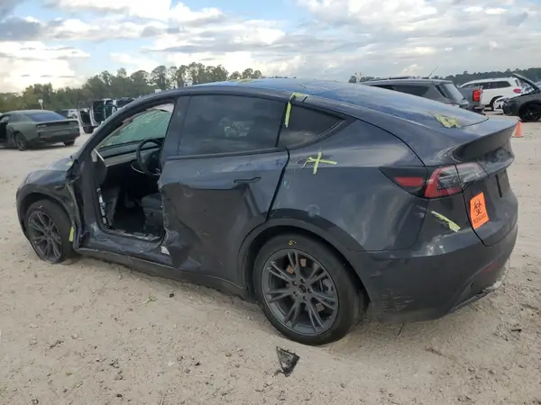 7SAYGDED8RF100057 2024 TESLA MODEL Y - Image 2