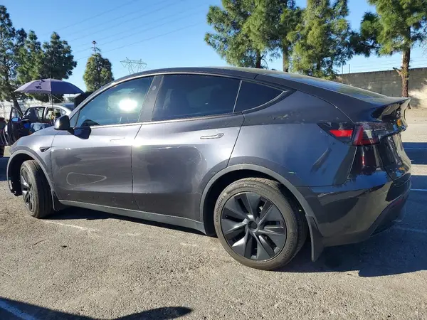7SAYGDED8RF100303 2024 TESLA MODEL Y - Image 2