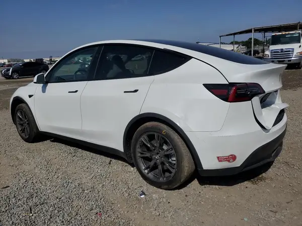 7SAYGDED8RF105176 2024 TESLA MODEL Y - Image 2