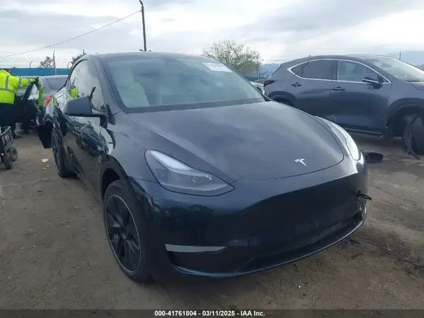 7SAYGDED8RF116209 2024 TESLA MODEL Y - Image 1