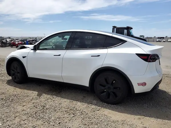 7SAYGDED8RF117912 2024 TESLA MODEL Y - Image 2