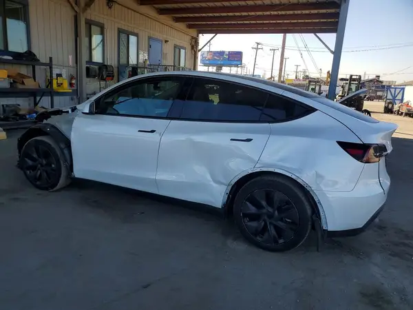 7SAYGDED8RF126531 2024 TESLA MODEL Y - Image 2