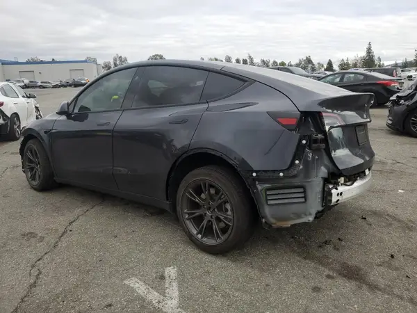 7SAYGDED8RF132426 2024 TESLA MODEL Y - Image 2