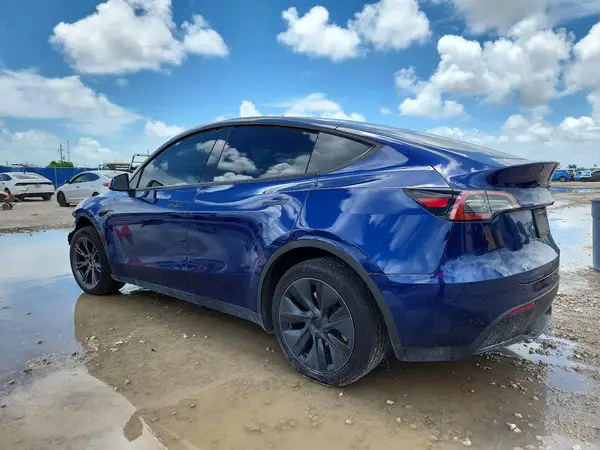 7SAYGDED8RF184090 2024 TESLA MODEL Y - Image 2