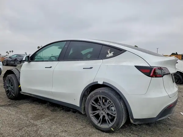 7SAYGDED8RF191931 2024 TESLA MODEL Y - Image 2
