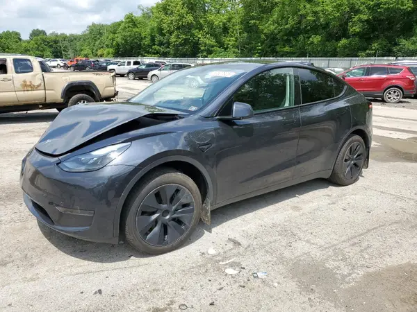 7SAYGDED8RF193677 2024 TESLA MODEL Y - Image 1