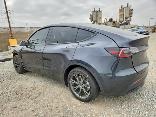 7SAYGDED8RF211336 2024 TESLA MODEL Y - Image 2