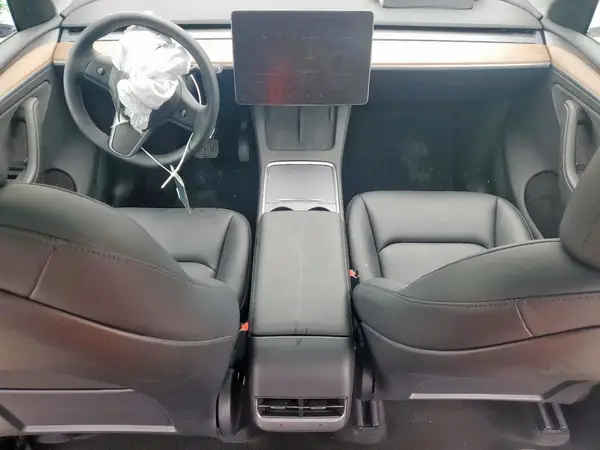 7SAYGDED8SA350000 2025 TESLA MODEL Y - Image 8
