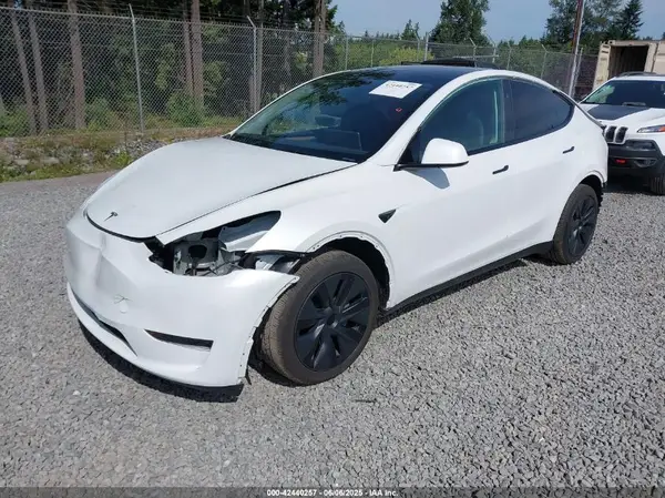 7SAYGDED8SA351745 2025 TESLA MODEL Y - Image 2