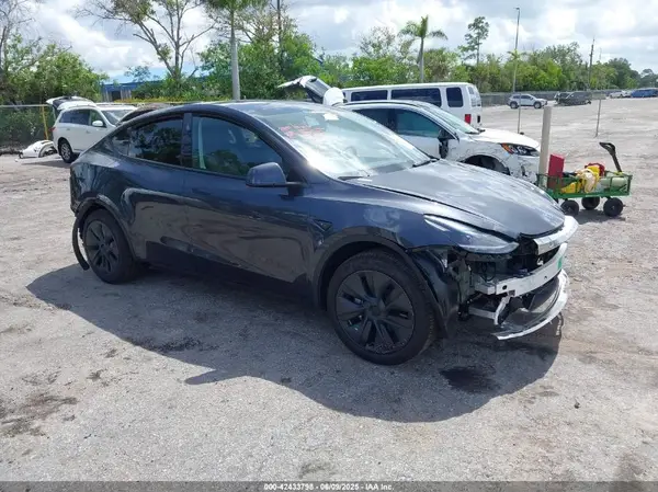 7SAYGDED8SA371543 2025 TESLA MODEL Y - Image 1