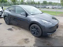 7SAYGDED8SA371901 2025 TESLA MODEL Y