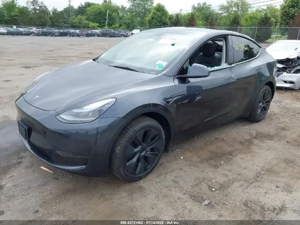 7SAYGDED8SA371901 2025 TESLA MODEL Y - Image 2