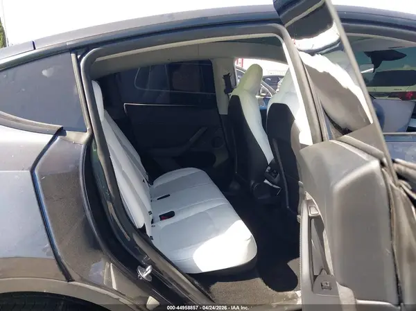 7SAYGDED8SA373941 2025 TESLA MODEL Y - Image 8