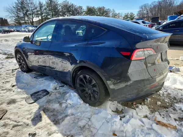 7SAYGDED8SF216896 2025 TESLA MODEL Y - Image 2