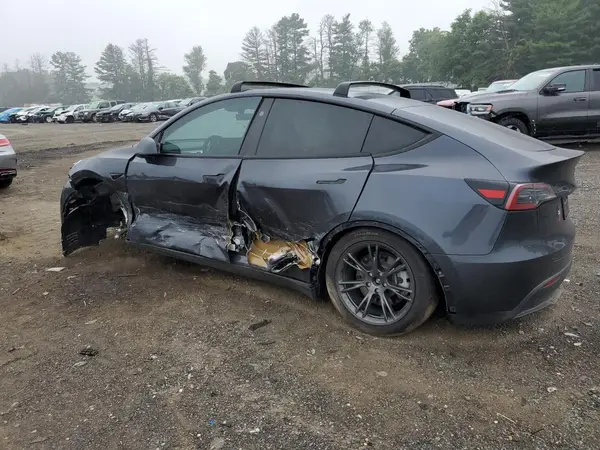 7SAYGDED8SF227655 2025 TESLA MODEL Y - Image 2