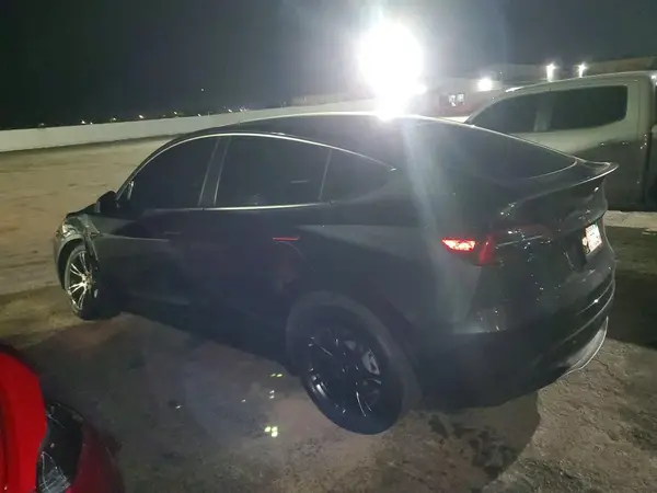 7SAYGDED8SF227753 2025 TESLA MODEL Y - Image 2