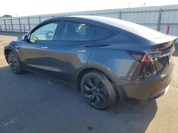 7SAYGDED8SF241748 2025 TESLA MODEL Y - Image 2
