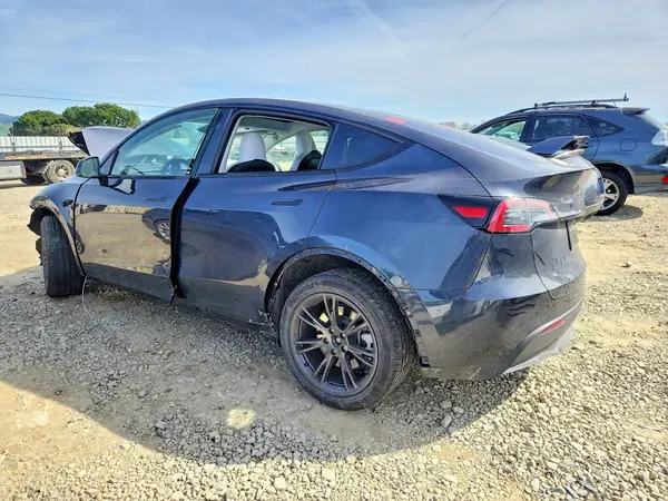 7SAYGDED8SF262924 2025 TESLA MODEL Y - Image 2