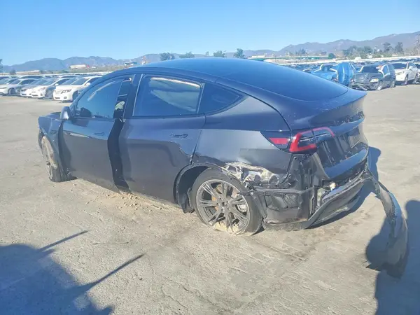 7SAYGDED8SF266858 2025 TESLA MODEL Y - Image 2