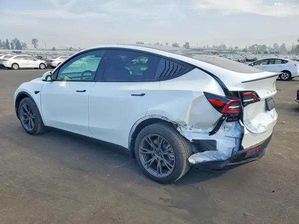 7SAYGDED8SF270764 2025 TESLA MODEL Y - Image 2