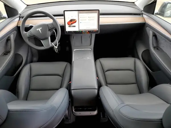 7SAYGDED8SF279304 2025 TESLA MODEL Y - Image 8