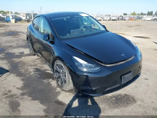 7SAYGDED8SF319056 2025 TESLA MODEL Y - Image 1