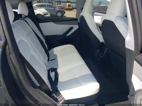7SAYGDED8TA427224 2026 TESLA MODEL Y - Image 8