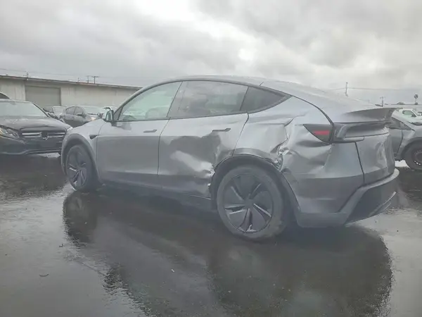 7SAYGDED8TF427808 2026 TESLA MODEL Y - Image 2