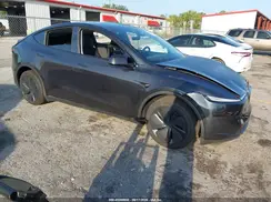 7SAYGDED8TF543042 2026 TESLA MODEL Y