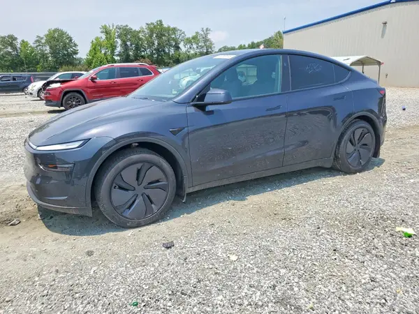 7SAYGDED8TF575666 2026 TESLA MODEL Y - Image 1