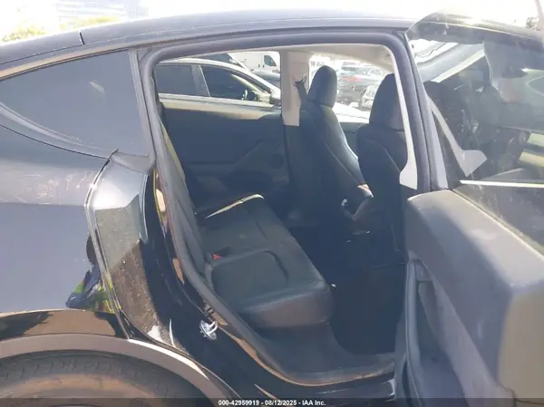 7SAYGDED9PF947859 2023 TESLA MODEL Y - Image 8