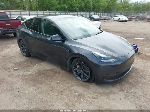 7SAYGDED9RA323124 2024 TESLA MODEL Y - Image 1