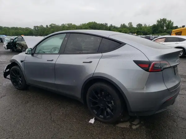 7SAYGDED9RA323446 2024 TESLA MODEL Y - Image 2
