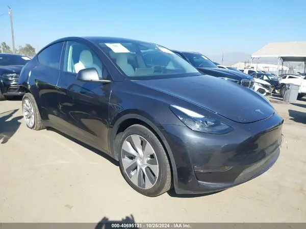7SAYGDED9RF018063 2024 TESLA MODEL Y - Image 1