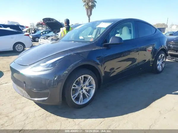 7SAYGDED9RF018063 2024 TESLA MODEL Y - Image 2