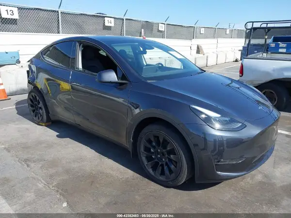 7SAYGDED9RF091854 2024 TESLA MODEL Y - Image 1
