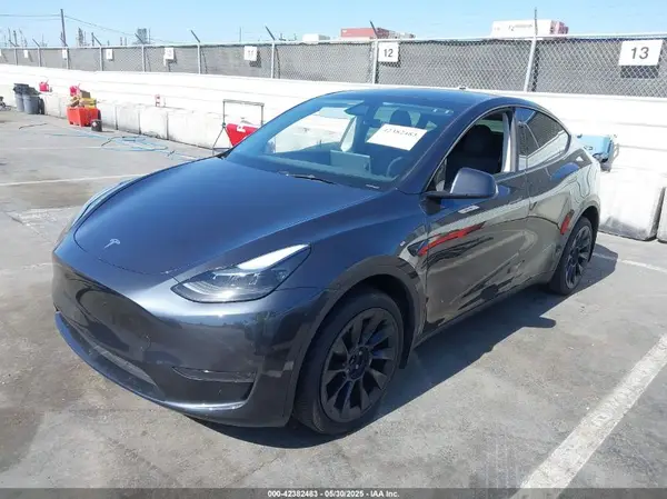 7SAYGDED9RF091854 2024 TESLA MODEL Y - Image 2