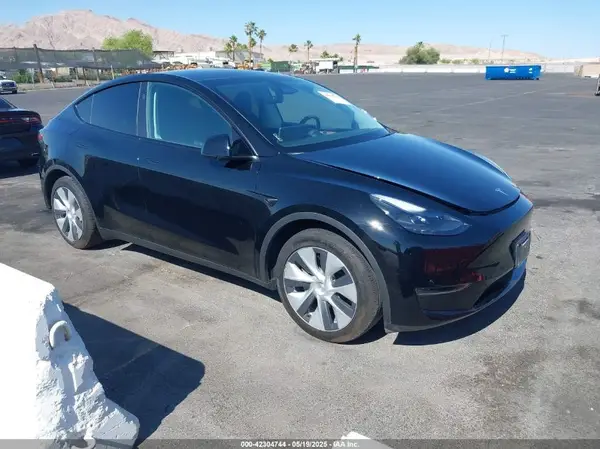 7SAYGDED9RF093975 2024 TESLA MODEL Y - Image 1