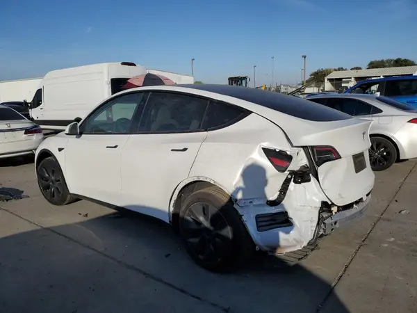 7SAYGDED9RF105106 2024 TESLA MODEL Y - Image 2